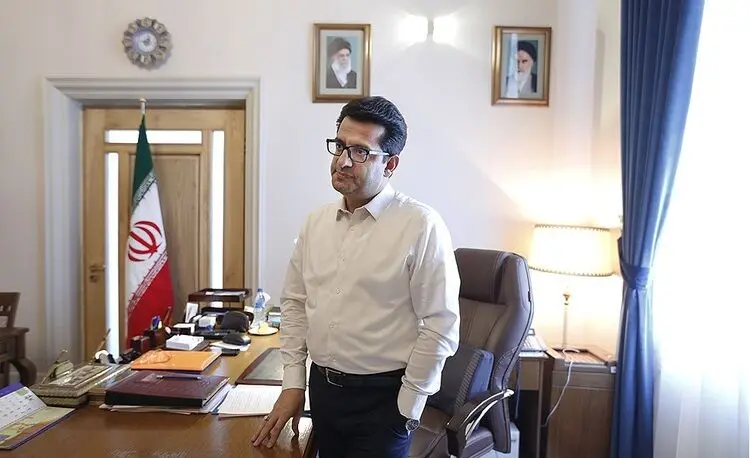 عباس موسوی: رفتم نان بگیرم از جبهه سردرآوردم