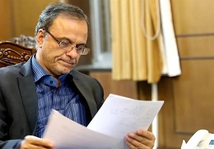 "رزم حسینی" با اعتراض نمایندگان جلسه علنی مجلس را ترک کرد