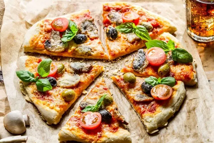 طرز تهیه پیتزا قارچ و گوشت خانگی سالم و خوشمزه