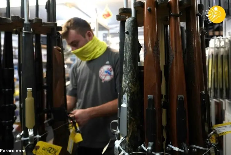 (تصاویر) شیوع کرونا و تب داغ خرید اسلحه در آمریکا