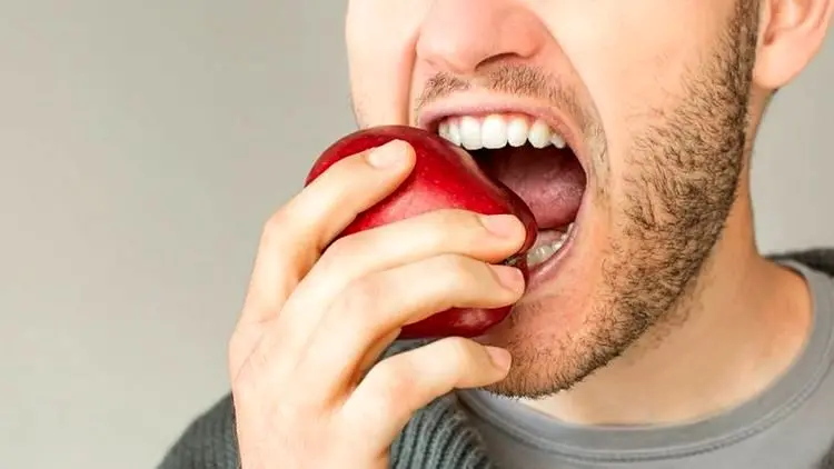 آیا خوردن غذا‌هایی که نیاز به جویدن دارد به کاهش وزن کمک می‌کند؟