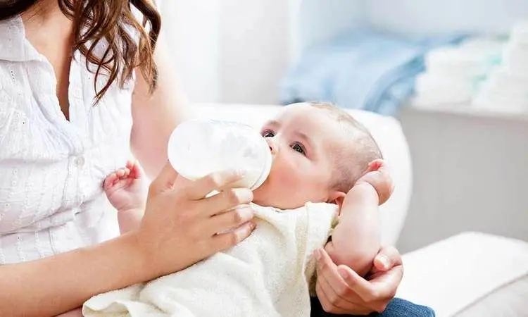 آیا شیر آزمایشگاهی مادر می‌تواند جای شیر خشک را بگیرد؟