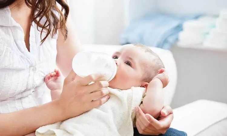 آیا شیر آزمایشگاهی مادر می‌تواند جای شیر خشک را بگیرد؟