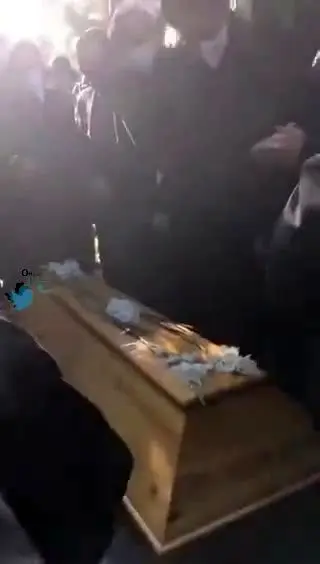 (ویدئو) لحظه تدفین استاد شجریان با خواندن مرغ سحر توسط همایون