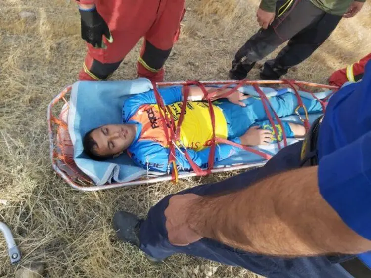 (عکس) سقف پاترول، آمبولانس دوچرخه‌سوار مصدوم شد!