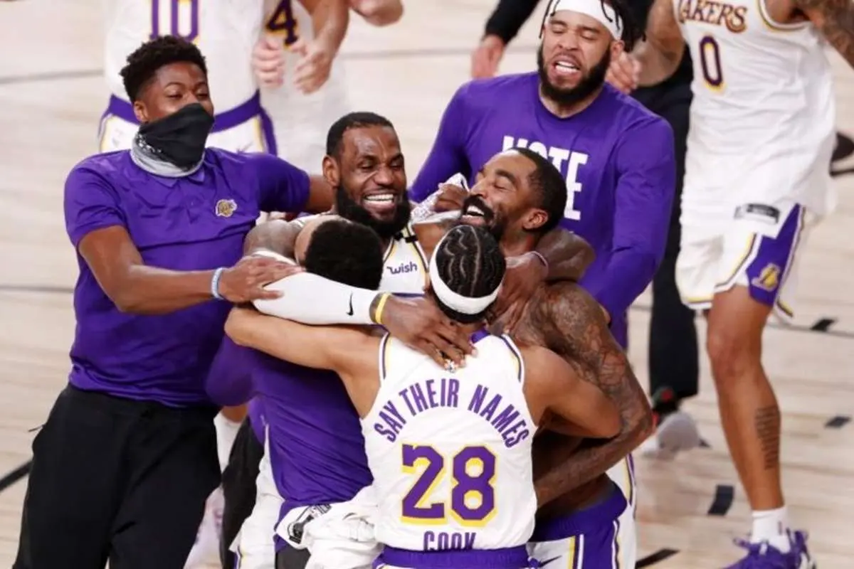 لیکرز بعد از ۱۰ سال قهرمان NBA شد