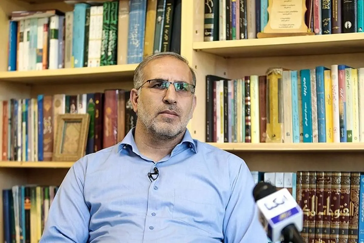 نقد حافظ به دینفروشان و حافظان قرآن زمانهاش