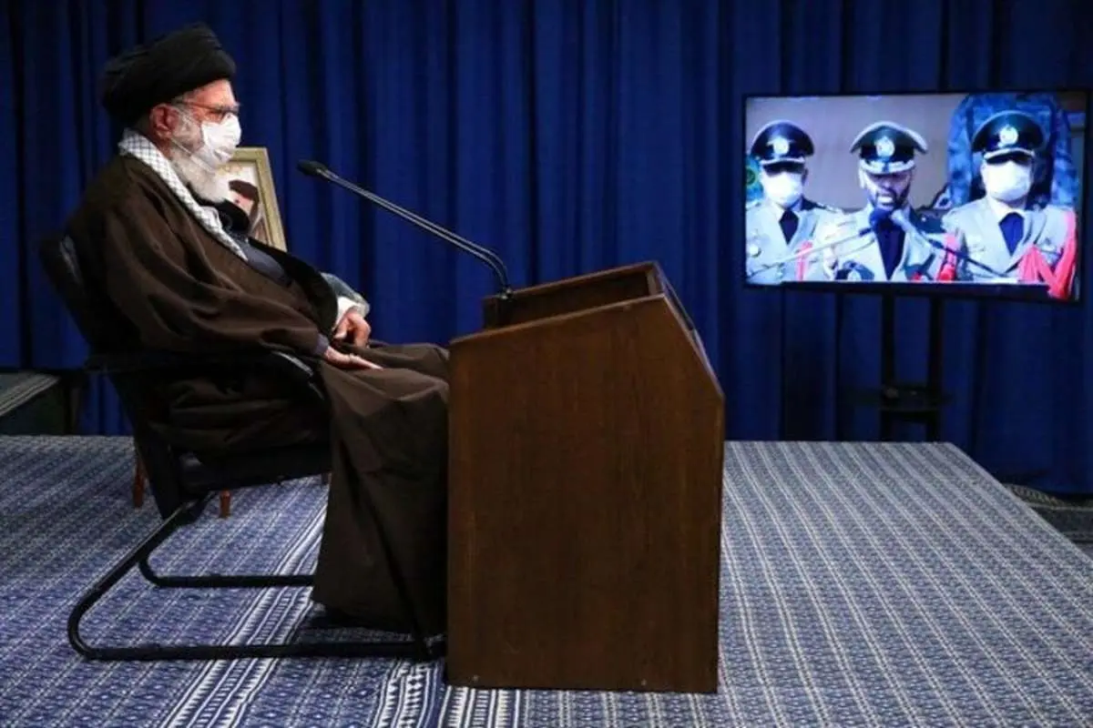 رهبر انقلاب: ترسیدن و خالی کردن میدان عقلانیت نیست