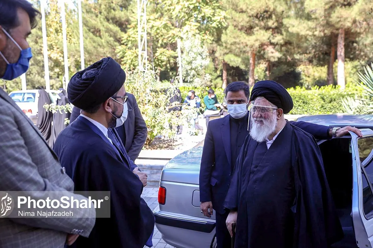 (تصاویر) آیت الله علم الهدی با شیلد در دیدار با دانشجویان