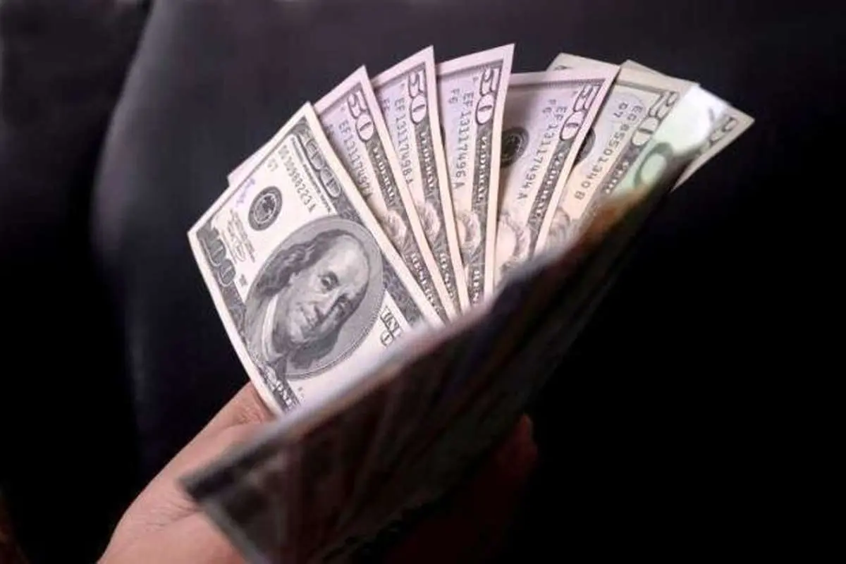 دلار در مقابل رقبا بالا رفت