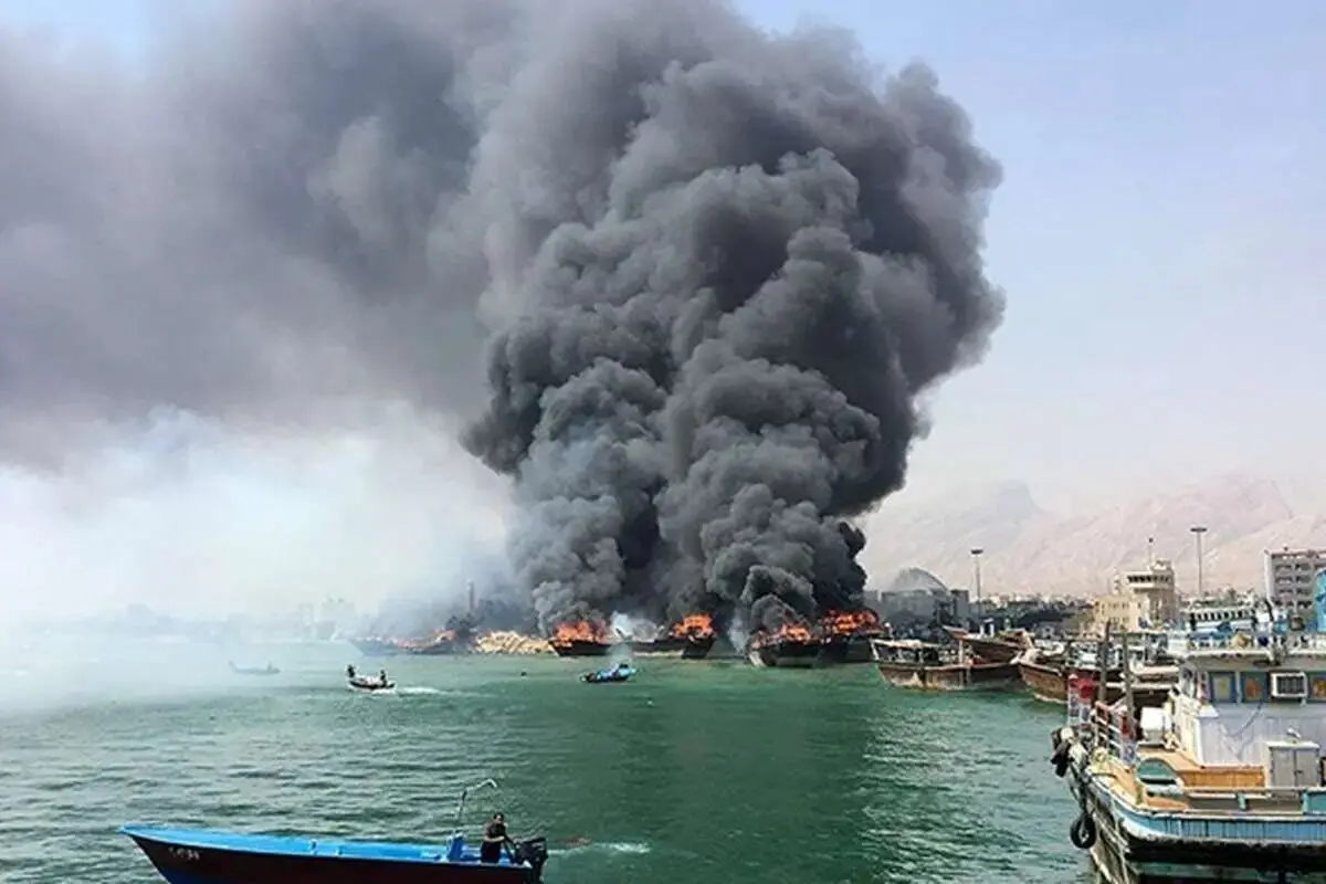 تصاویری از میزان خسارت در حادثه آتش سوزى کشتى بندر دیر