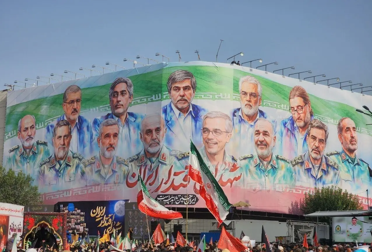 دمام‌زنی در تشییع پیکر سردار شهید حاجی‌زاده 