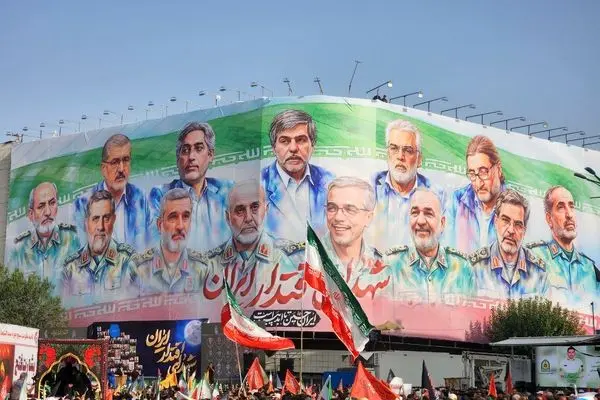 دمام‌زنی در تشییع پیکر سردار شهید حاجی‌زاده 