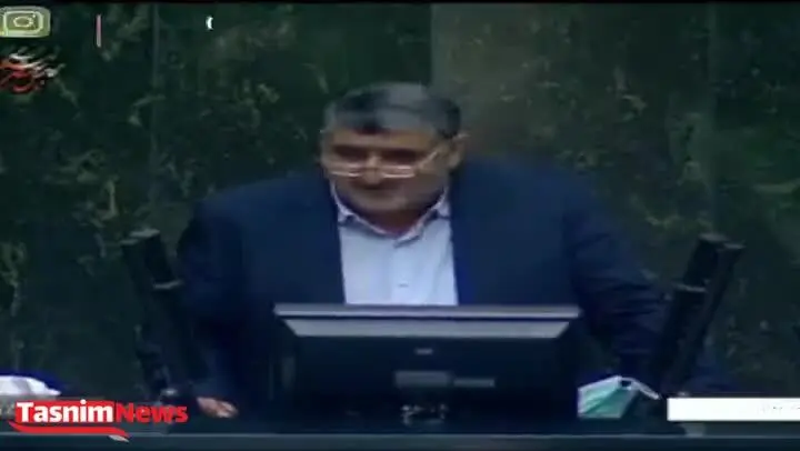 (ویدئو) شعرخوانی کنایه‌آمیز خطاب به روحانی در مجلس