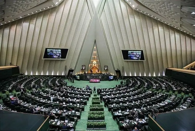 دو اخطار رهبر انقلاب به نمایندگان مجلس