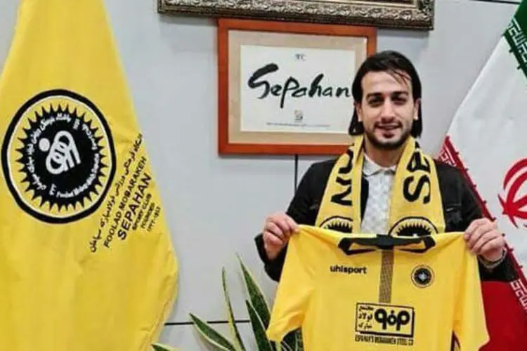 مهاجم پیشین استقلال، سپاهانی شد