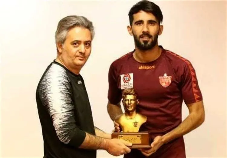 (عکس) هدیه جالب برای هافبک عراقی پرسپولیس
