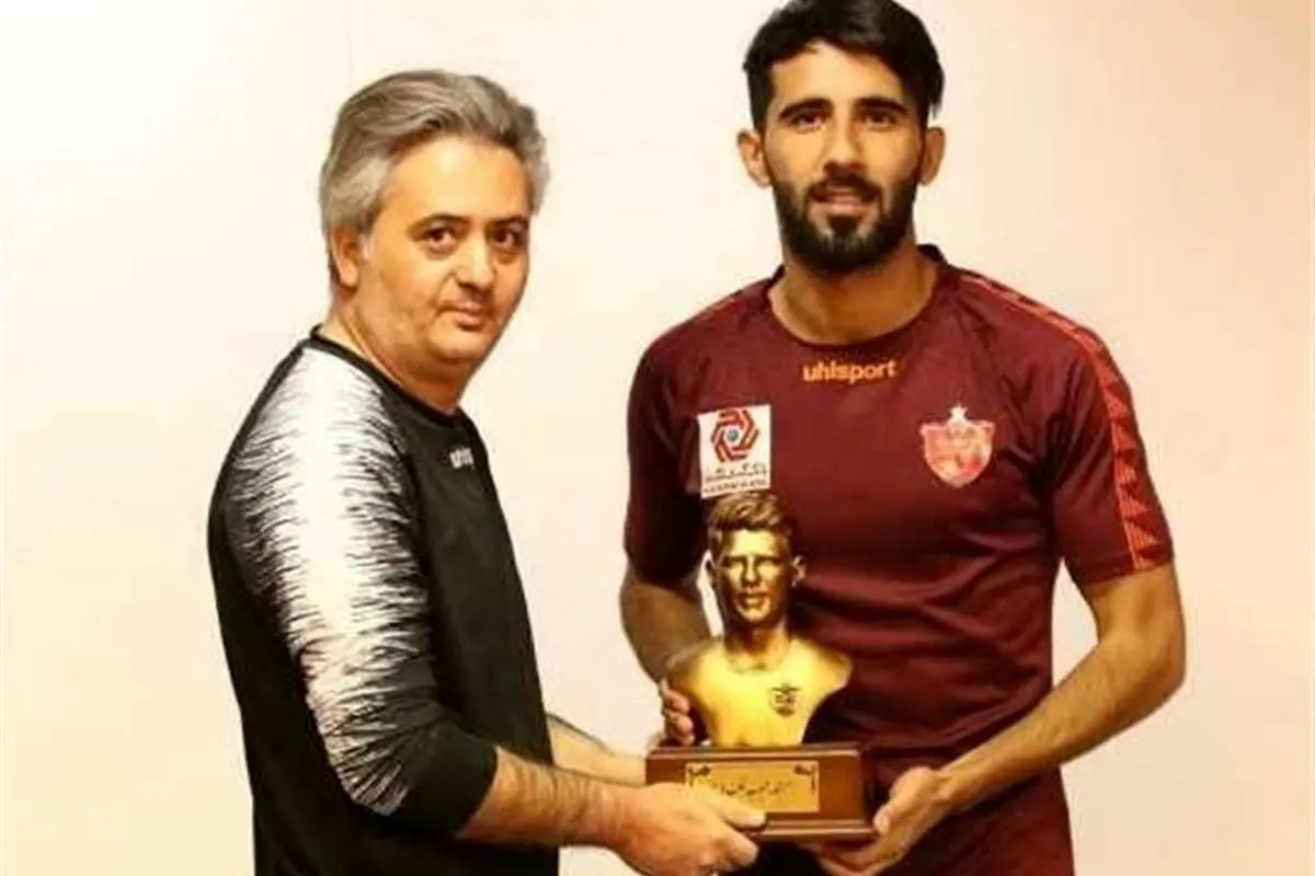 (عکس) هدیه جالب برای هافبک عراقی پرسپولیس
