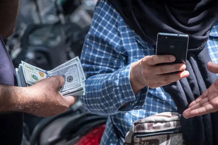پیشگویانِ دلار!