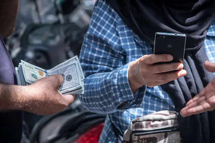 پیشگویانِ دلار!