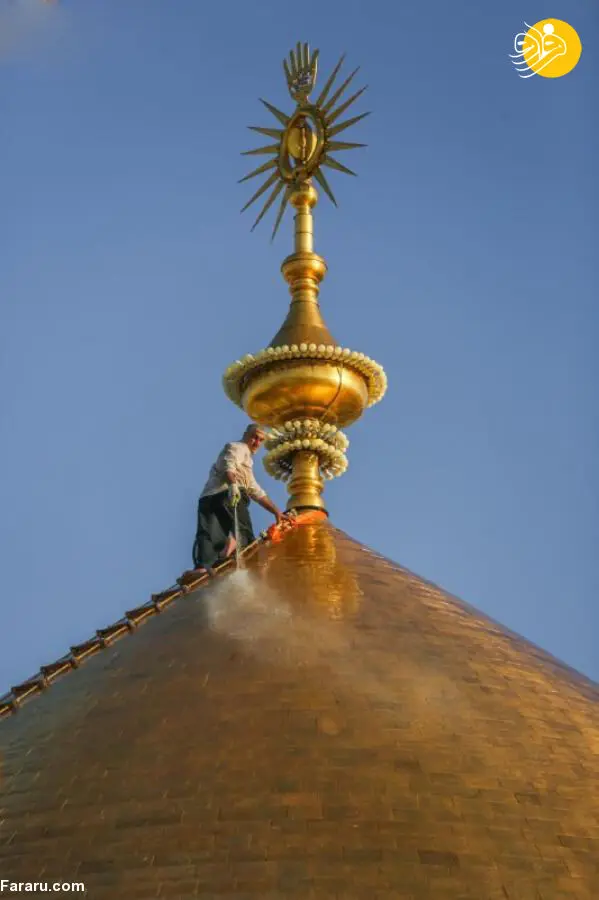 (تصاویر) شستشوی گنبد حرم امام علی(ع)