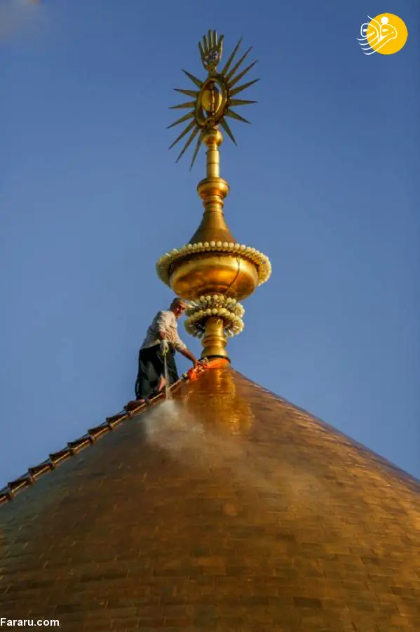 (تصاویر) شستشوی گنبد حرم امام علی(ع)