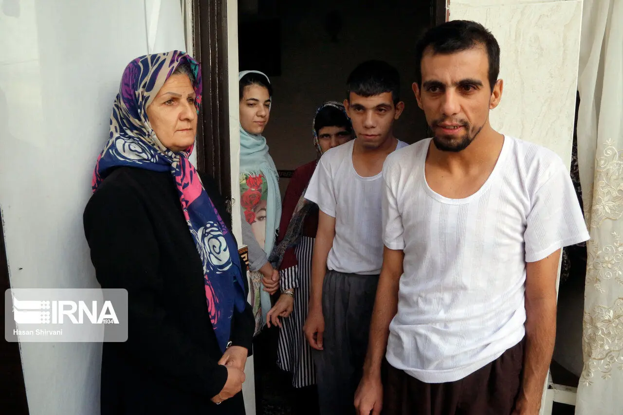 (تصاویر) مادرِ سه معلول و یک ناشنوا