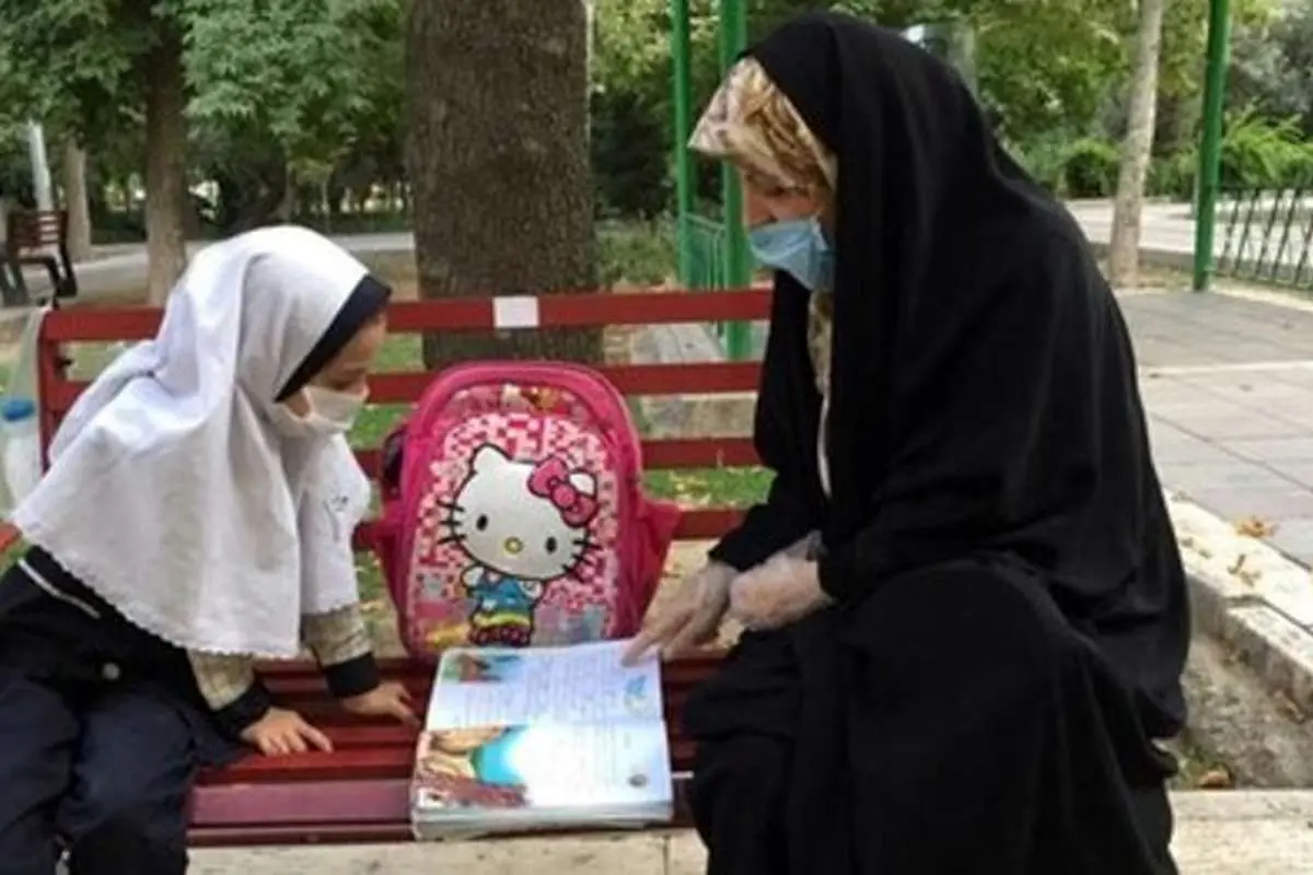چه شد که عکس خانم معلم در شبکههای اجتماعی پیچید؟