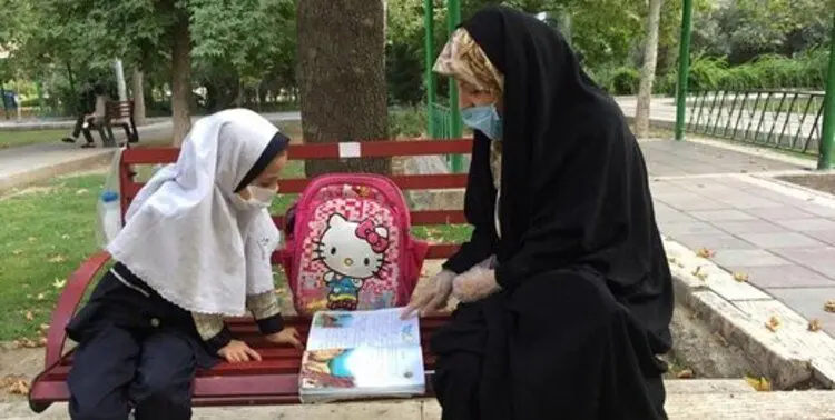 چه شد که عکس خانم معلم در شبکه‌های اجتماعی پیچید؟