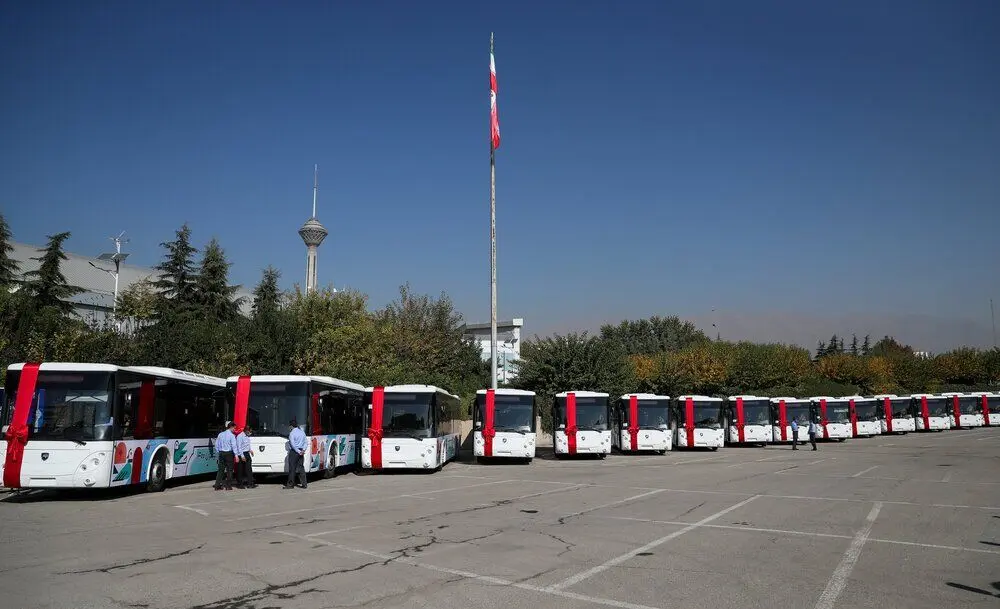 (تصاویر) مراسم بهره برداری از ۱۰۰ دستگاه اتوبوس و مینی بوس جدید
