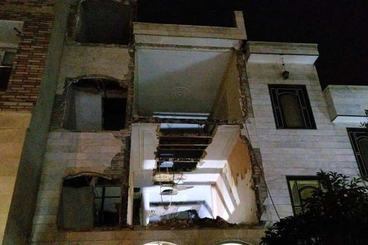 تصاویری از ریزش ناگهانی ساختمان ۳ طبقه در شرق تهران