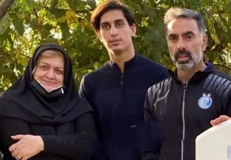 (عکس) سرمربی و بازیکن جدید استقلال بر سر مزار پورحیدری