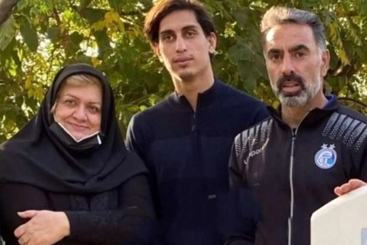(عکس) سرمربی و بازیکن جدید استقلال بر سر مزار پورحیدری