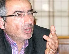 "من می گویم و دیگران اجرا می کنند"
