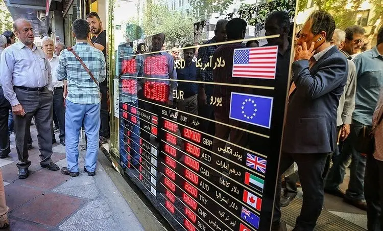 سود ارز ۴۲۰۰ در جیب قاچاقچیان