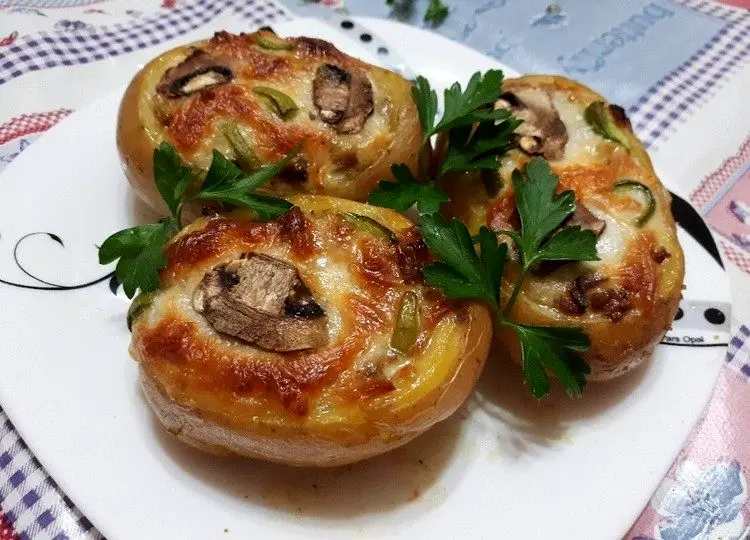 طرز تهیه سیب زمینی شکم پر؛ غذایی ساده و خوشمزه