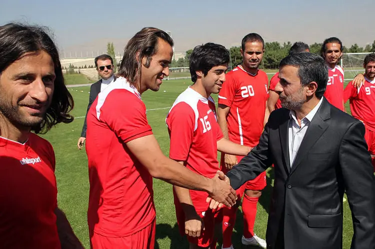 احمدی‌نژاد پرسپولیس را زمین زد؟