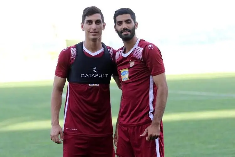 دو مدافع پرسپولیس می‌مانند