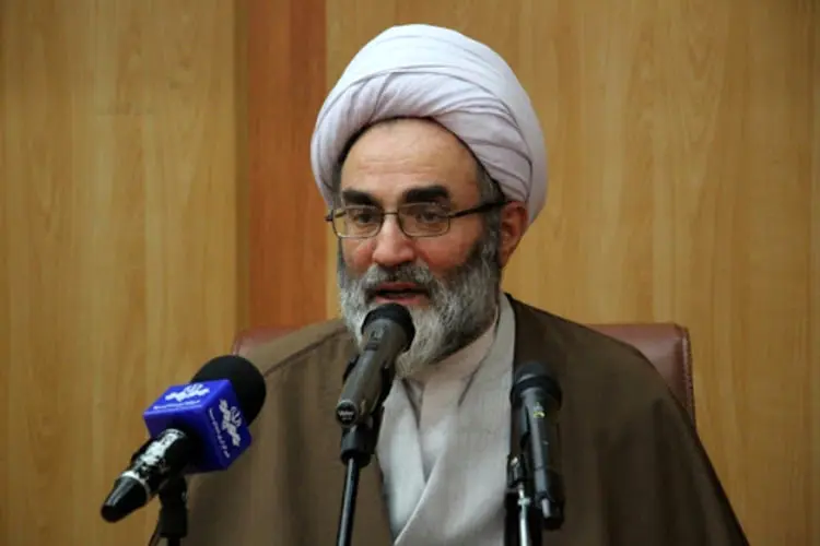 امام‌جمعه رشت: سگ و فرزند برای برخی یکی‌اند