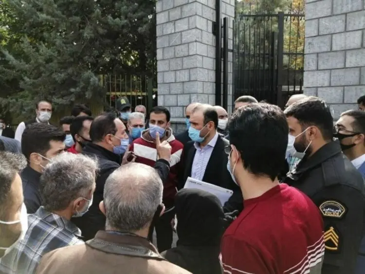 تجمع اعتراضی سهامداران بورس مقابل مجلس