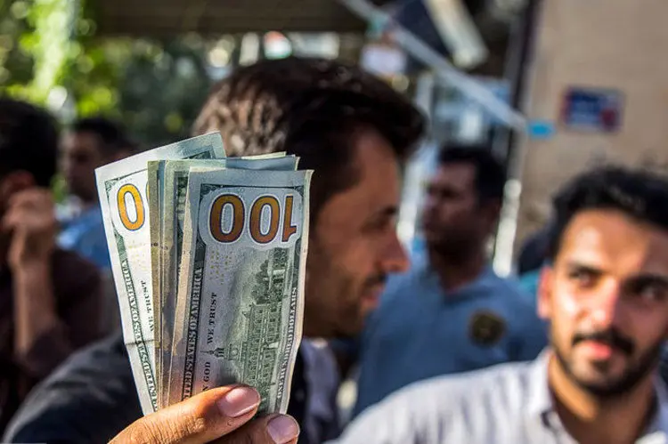 زمزمه دلار ۲۲ هزار تومانی در فردوسی