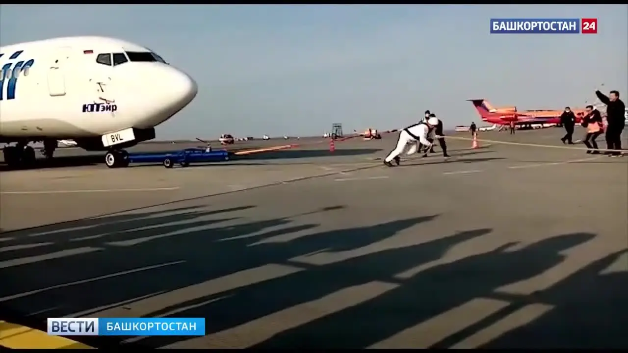 (ویدئو) مرد قدرتمند روس بوئینگ ۳۶ تنی را جابجا کرد