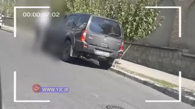 (ویدئو) پول بده؛ کوچه رو ببند!