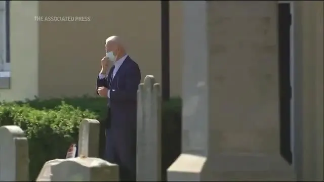 (ویدئو) حضور جو بایدن بر سر قبر همسر، پسر و دخترش