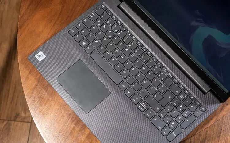 Lenovo V15؛ چهار نکته درباره لپ‌تاپ ۲۰ میلیونی لنوو