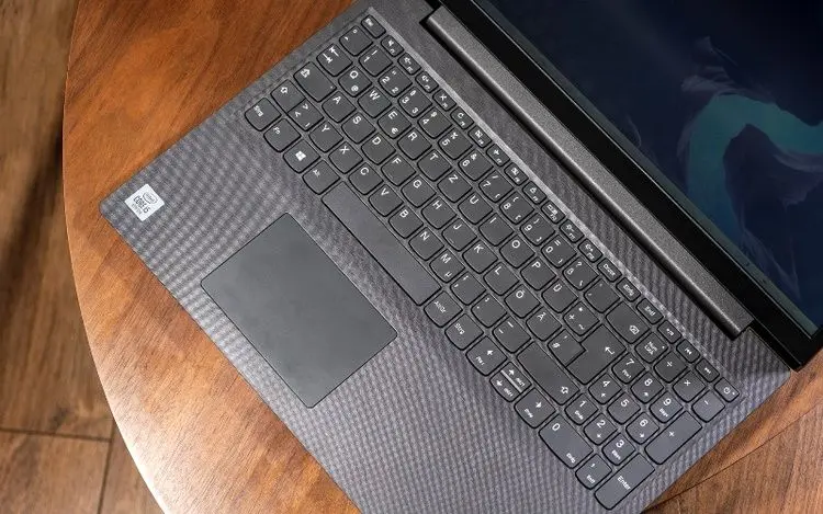 Lenovo V15؛ چهار نکته درباره لپ‌تاپ ۲۰ میلیونی لنوو