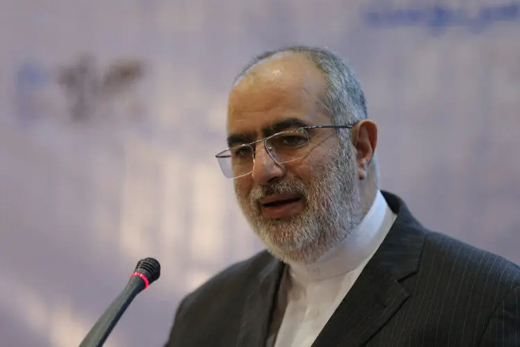 حسام الدین آشنا: اجازه نخواهیم داد اقتدار دولت را به گروگان بگیرند