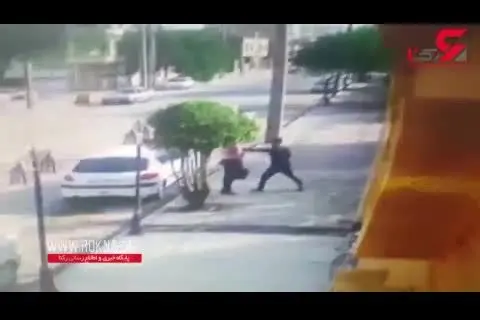فیلم هولناک از لحظه زورگیری تبهکار قمه به دست