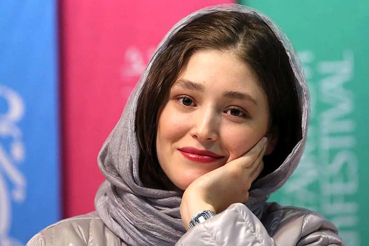 گلایه فرشته حسینی: مادرم حتی نمیتواند یک سیمکارت داشته باشد!