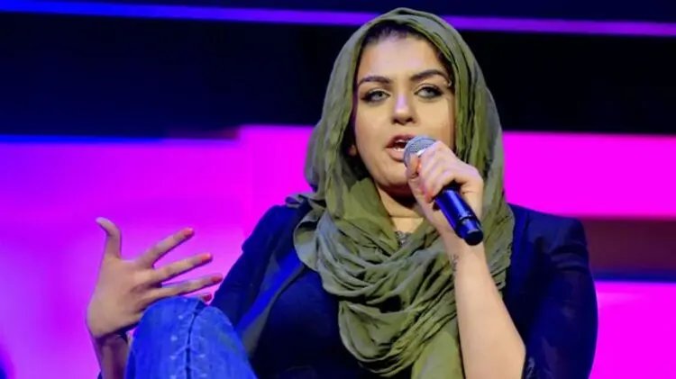 اخراج اینفلوئنسر زن مسلمان از پرواز خطوط هوایی آمریکا